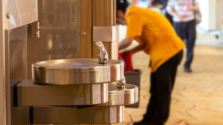 WWQ-RO_COMM-closeup-public-water-fountain